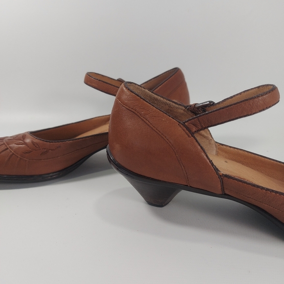 Sofft Light Brown Mary Jane Low Heel Shoes Ankle Strap, 7.5 - Picture 10 of 11